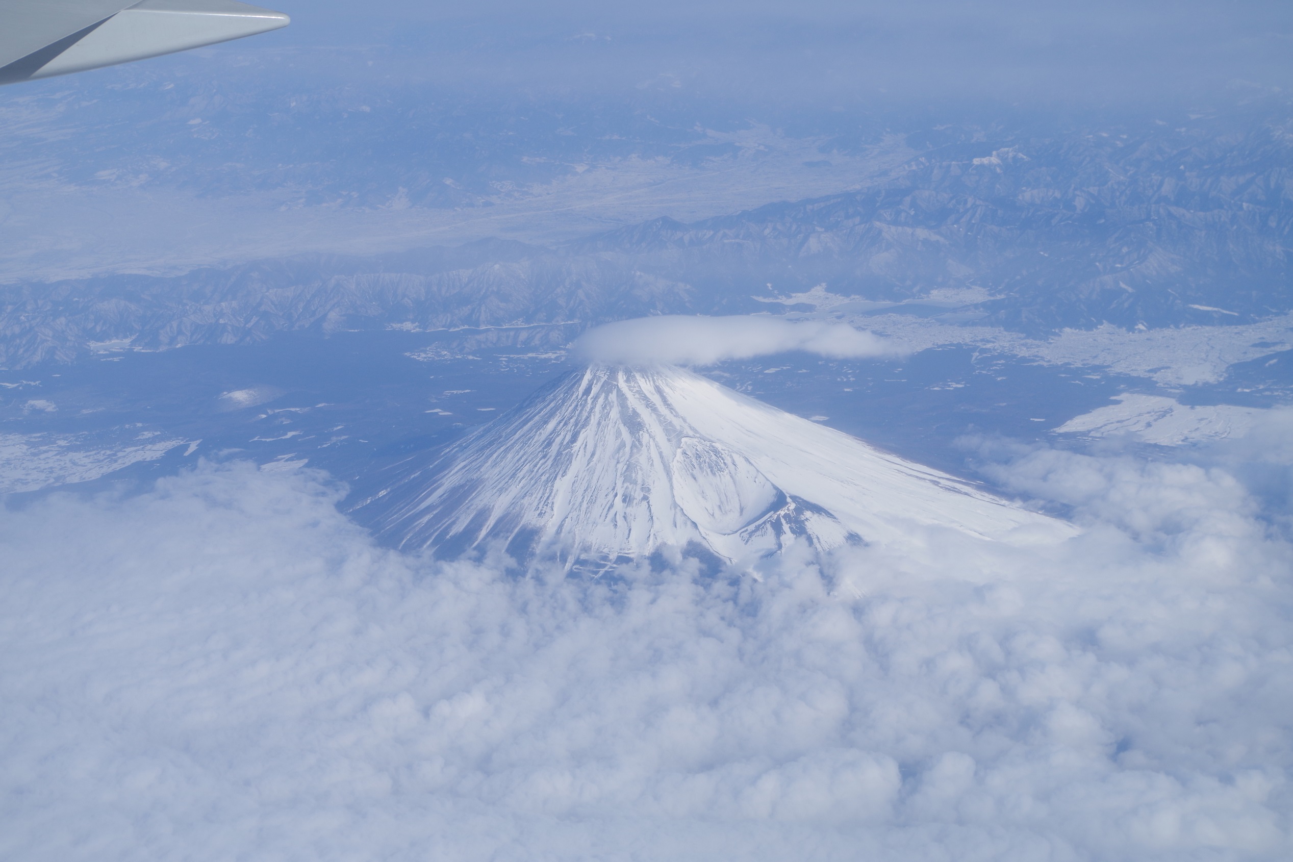 笠雲被る富士山