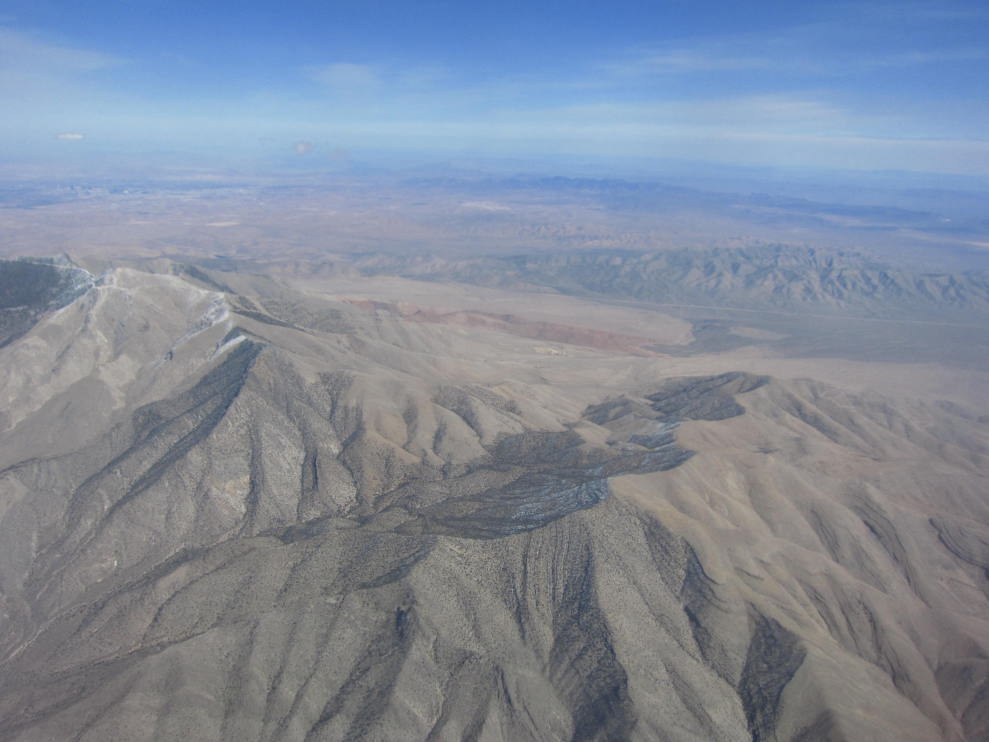ロサンゼルスLosAngelesからラスベガスLasVegasへの飛行機Basin and Range