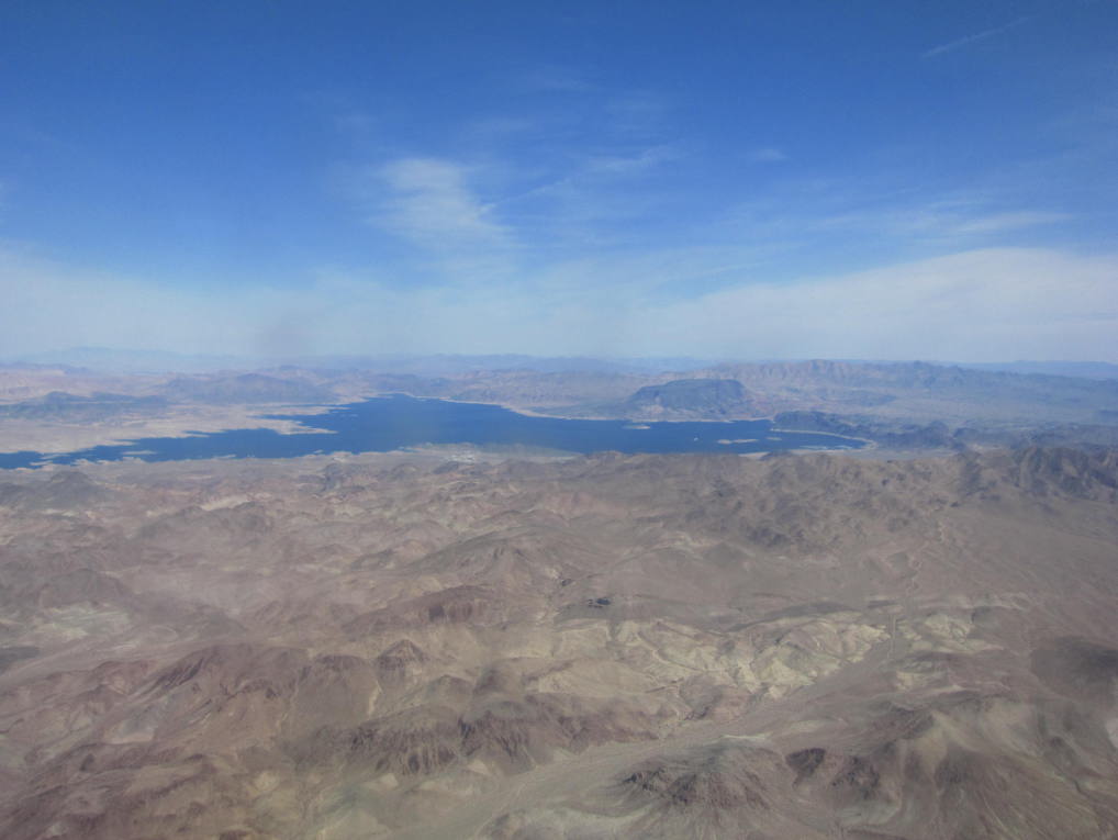 ロサンゼルスLosAngelesからラスベガスLasVegasへの飛行機Basin and Range_Lake Mead