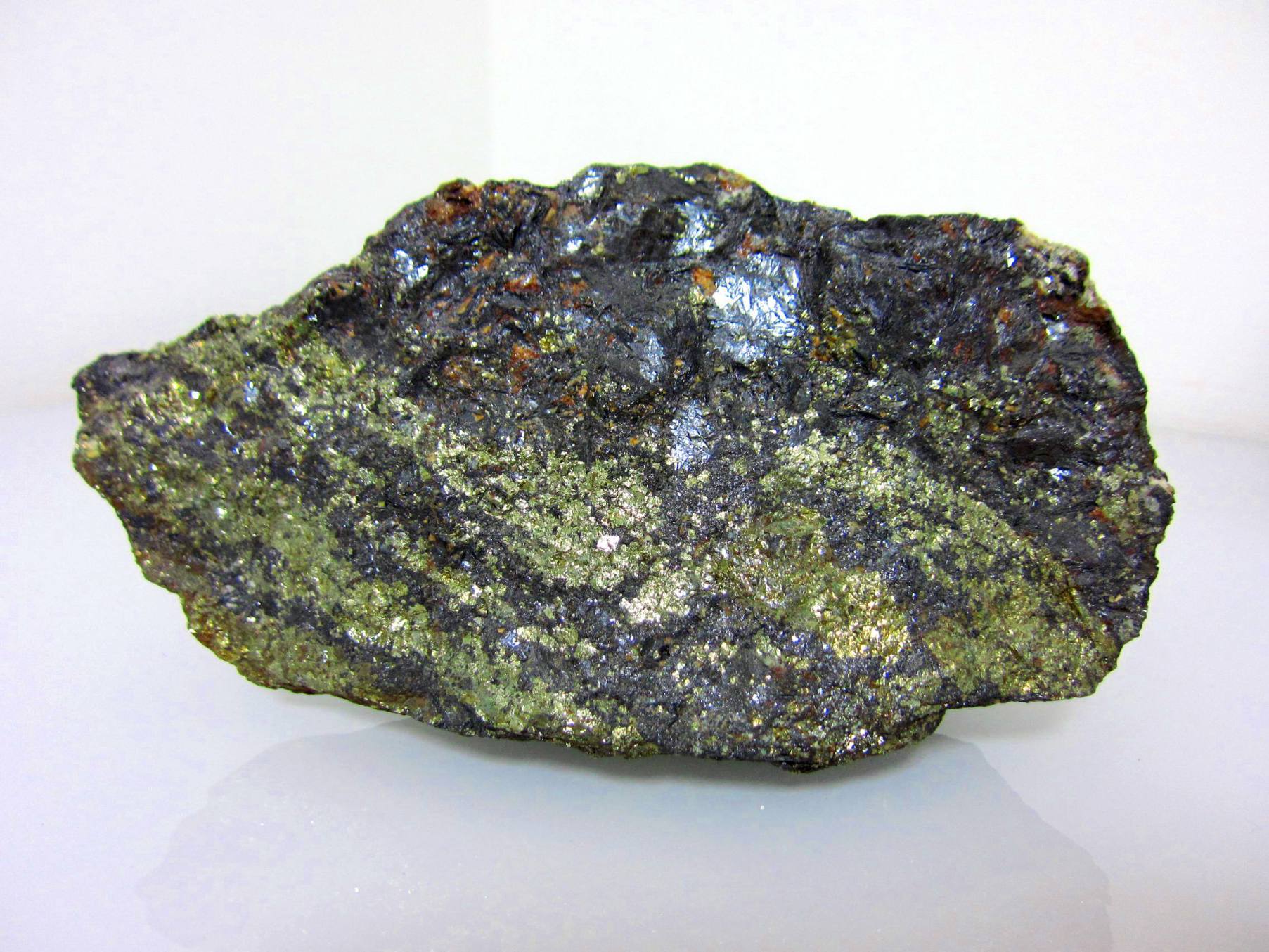 秩父鉱山大黒_鉱物採集した磁鉄鉱、黄鉄鉱Chichibu Mine Magnetite