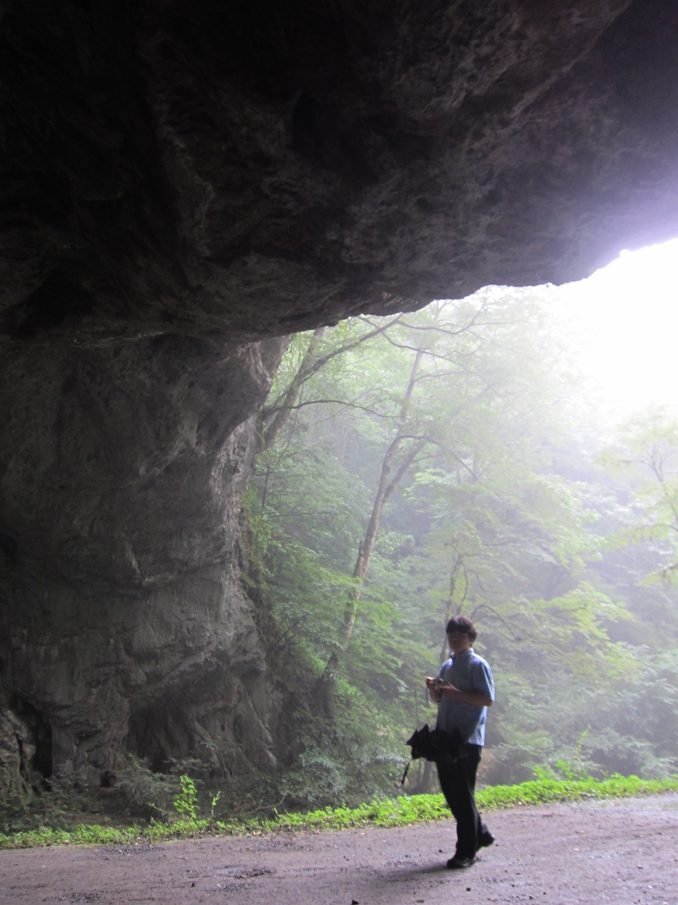 広島県帝釈峡の石灰岩地質地形の見学・観察_天然橋