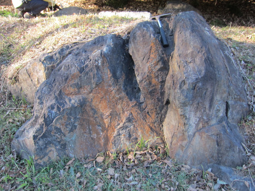 茨城笠間のランプロファイヤー煌斑岩Lamprophyre_スペサルト岩Spessartite