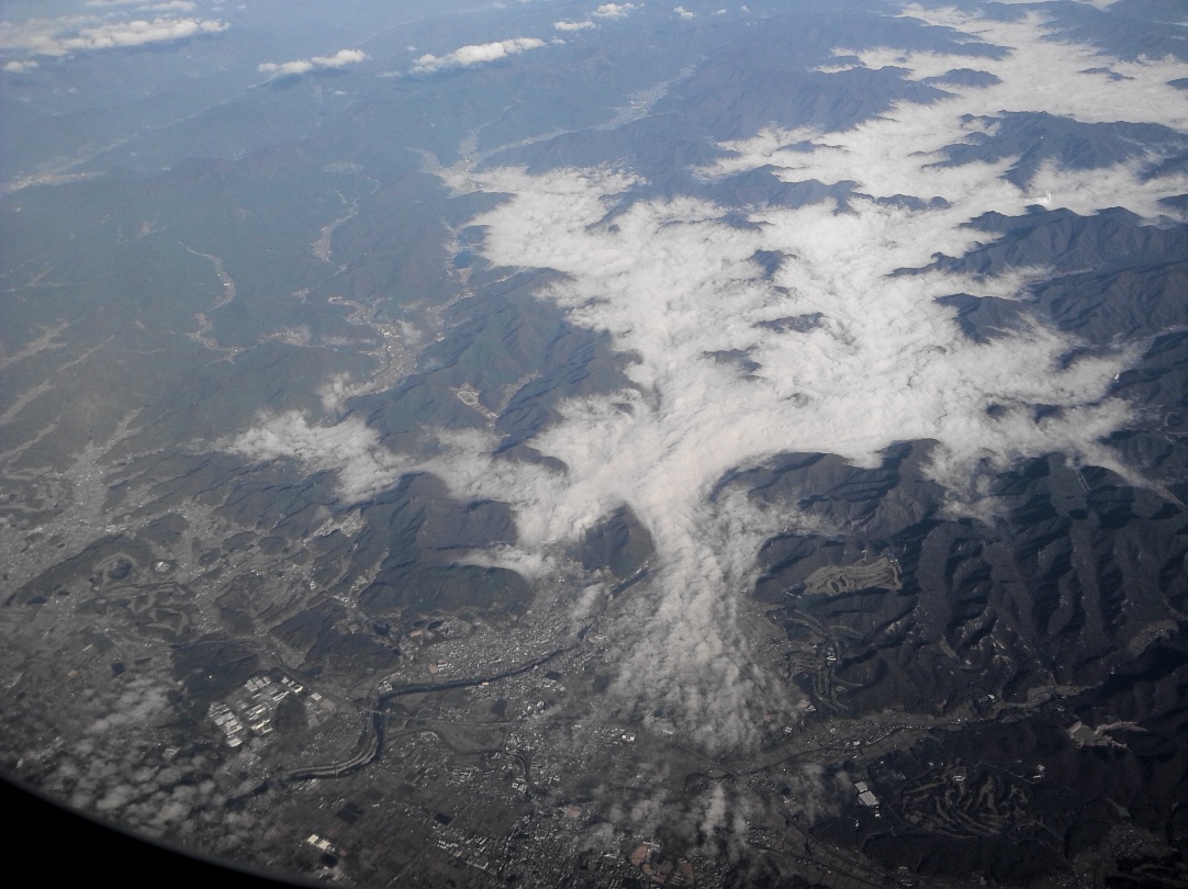 空から日本を見てみよう！羽田→熊本　中国山地の航空写真霧を上空から