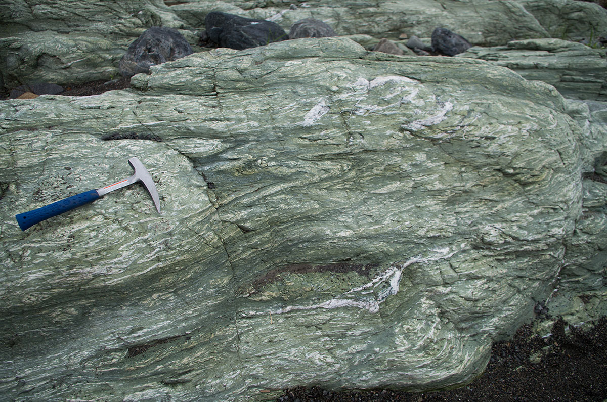 結晶片岩(けっしょうへんがん, schist) - 岩石鉱物詳解図鑑planetscope