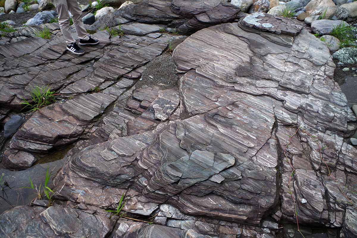 スティルプノメレン片岩  stilpnomelane schist
