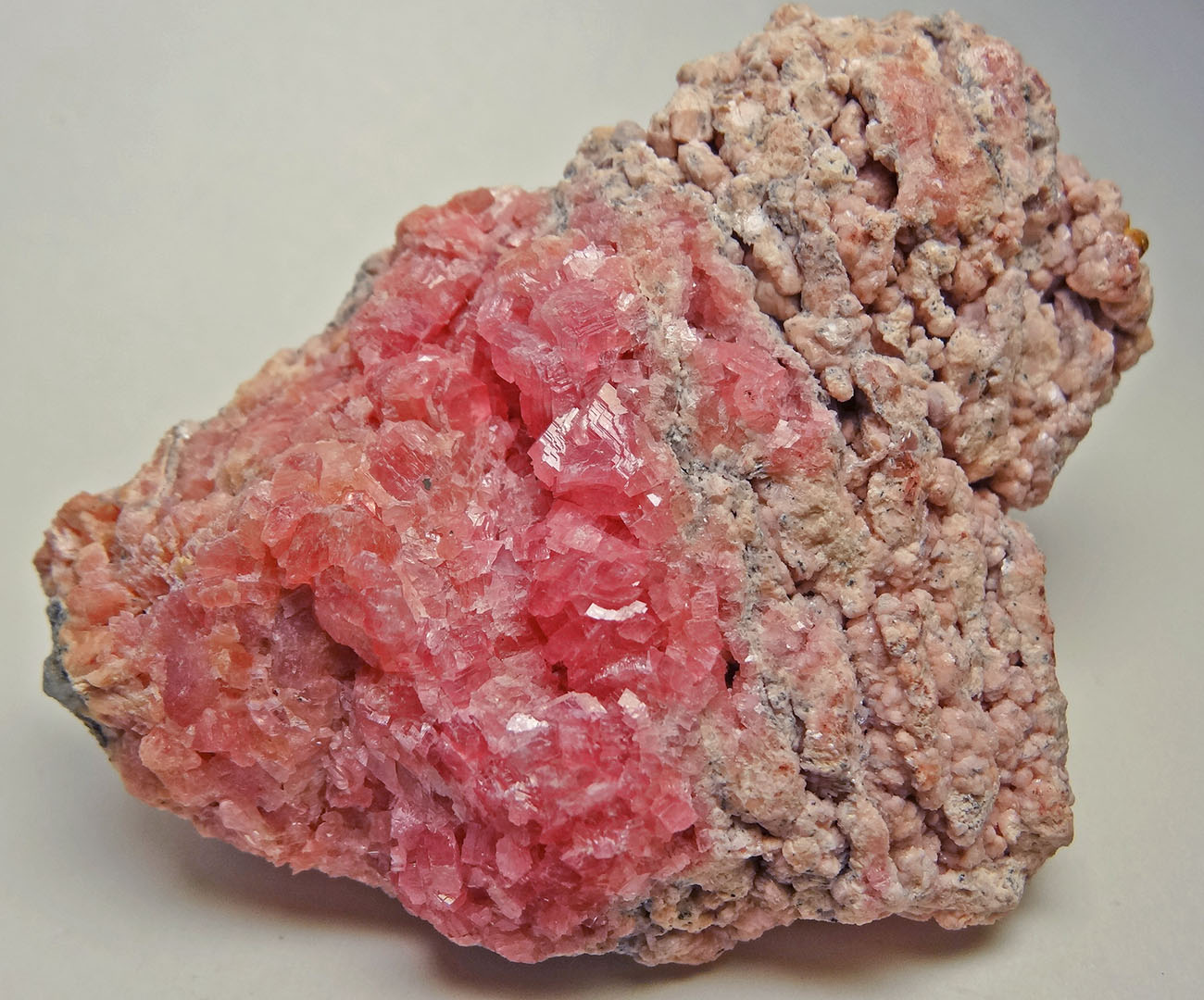 菱マンガン鉱(rhodochrosite) - 岩石鉱物詳解図鑑planetscope
